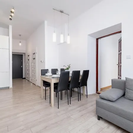 Spacious, 2 Bedrooms Cracow Centre By Renters Краков