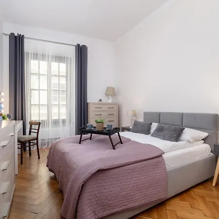 Spacious, 2 Bedrooms Cracow Centre By Renters Краков