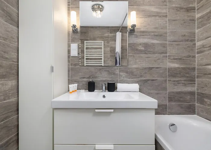 Spacious, 2 Bedrooms Cracow Centre By Renters