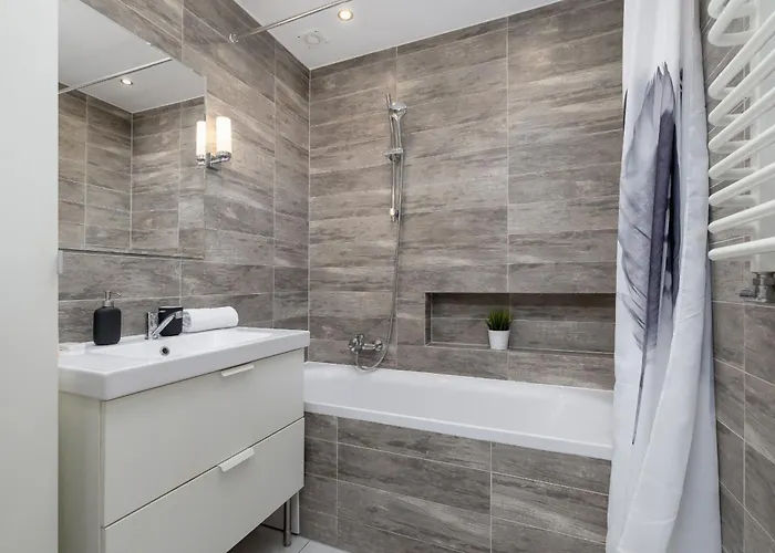 Spacious, 2 Bedrooms Cracow Centre By Renters Apartament