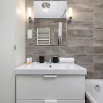 Spacious, 2 Bedrooms Cracow Centre By Renters