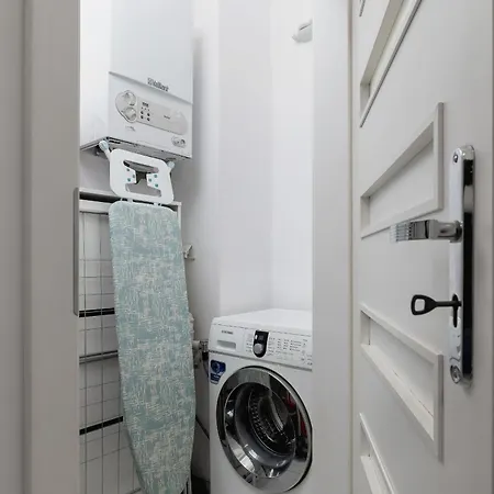 Spacious, 2 Bedrooms Cracow Centre By Renters アパート クラクフ